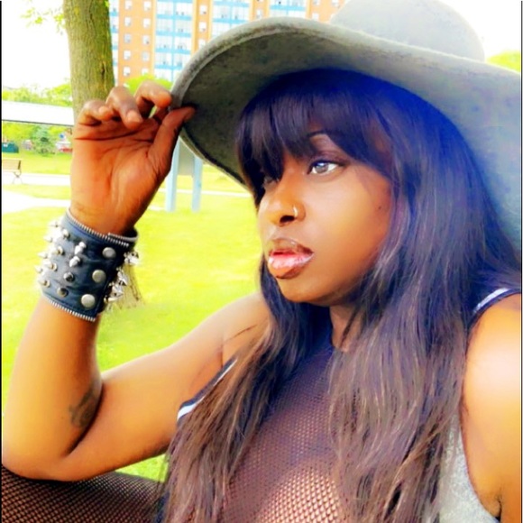 Meet your Posher, Candice - Picture 4 of 12